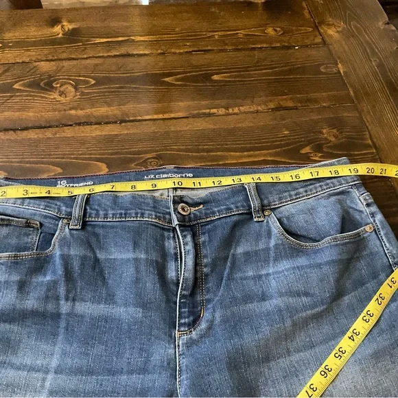 LIZ CLAIBORNE Curvy Fit Women's Blue Jeans - Picture 4 of 8